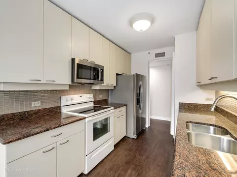 Kitchen - 400 E Ohio St #802, Chicago, IL 60611 photo 2 of 3