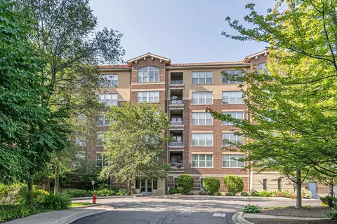 9360 Skokie Blvd #219, Skokie, IL 60077