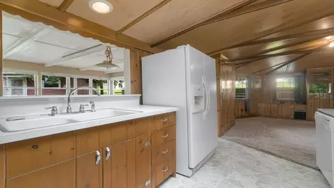 Kitchen - 9237 N Conger Rd, Byron, IL 61010 photo 2 of 4