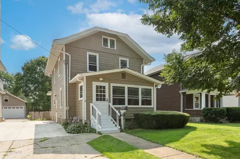 704 Fifth St, Aurora, IL 60505
