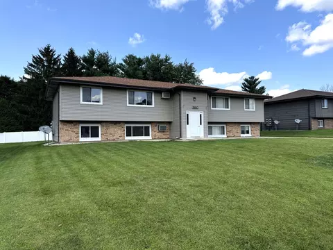 5160 Seaton Hall Dr, Machesney Park, IL 61115