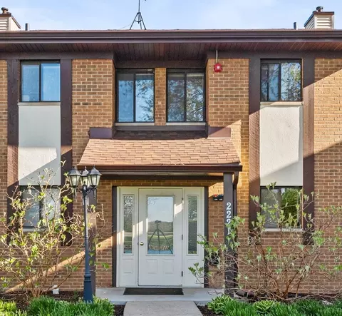 2221 Wharf Dr #205, Woodridge, IL 60517
