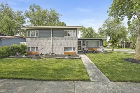 319 Sandra Ln, Chicago Heights, IL 60411