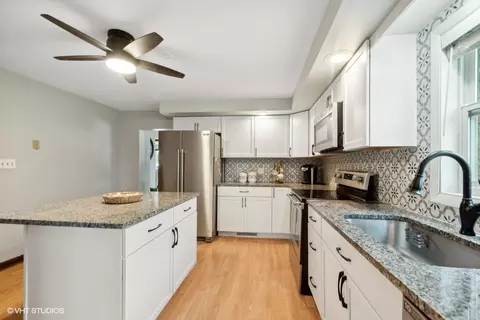 Kitchen - 11719 Engelhardt Rd, Harvard, IL 60033 photo 1 of 2