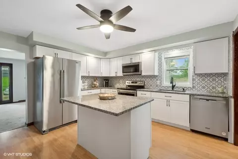 Kitchen - 11719 Engelhardt Rd, Harvard, IL 60033 photo 2 of 2