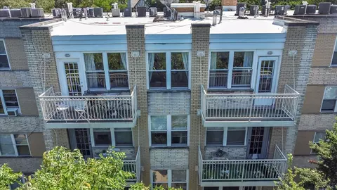 2501 W Touhy Ave #401, Chicago, IL 60645
