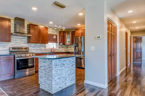 20 Forest Park Ln, Hoffman Estates, IL 60169 photo 5