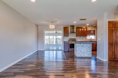 20 Forest Park Ln, Hoffman Estates, IL 60169 photo 3