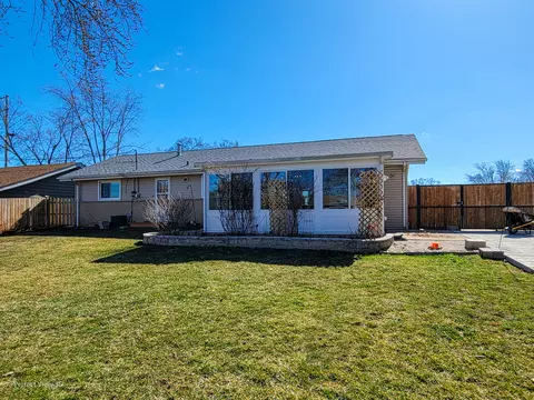 20 Forest Park Ln, Hoffman Estates, IL 60169 photo 24