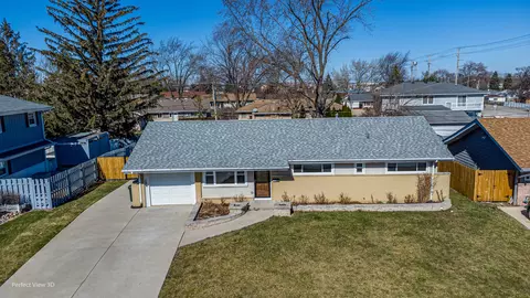 20 Forest Park Ln, Hoffman Estates, IL 60169 photo 2