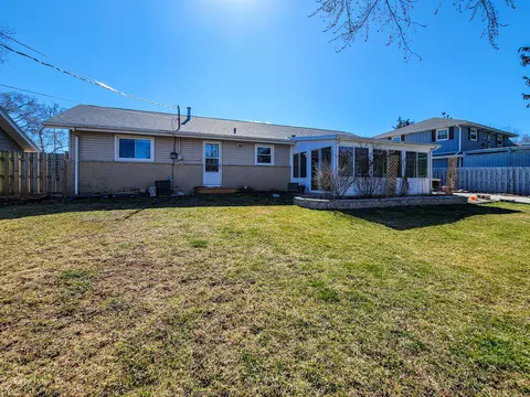 20 Forest Park Ln, Hoffman Estates, IL 60169 photo 25