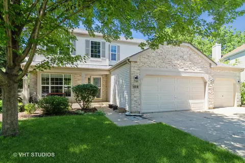 414 Glacier Dr, Streamwood, IL 60107