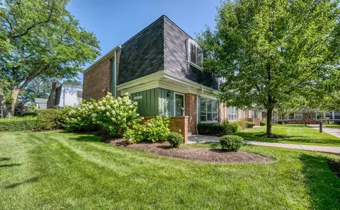 2301 W Greenleaf Ave, Chicago, IL 60645