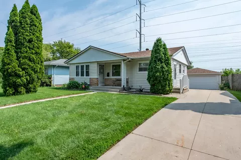 1635 W Greenwood Ave, Waukegan, IL 60087