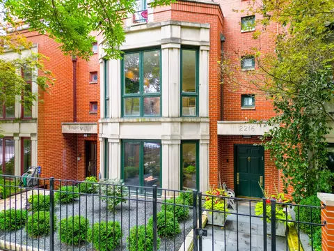 2216 N Wayne Ave, Chicago, IL 60614