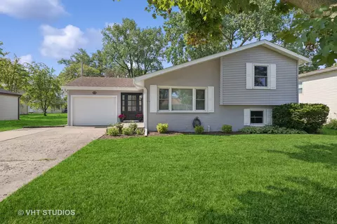 3535 Harris Dr, Northbrook, IL 60062