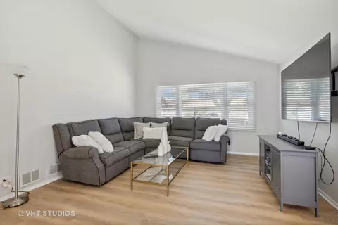 3535 Harris Dr, Northbrook, IL 60062 photo 3