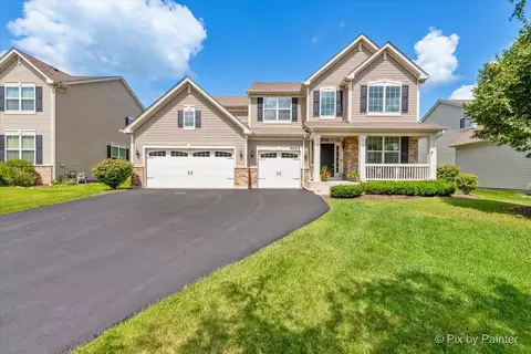 9685 Cummings St, Huntley, IL 60142