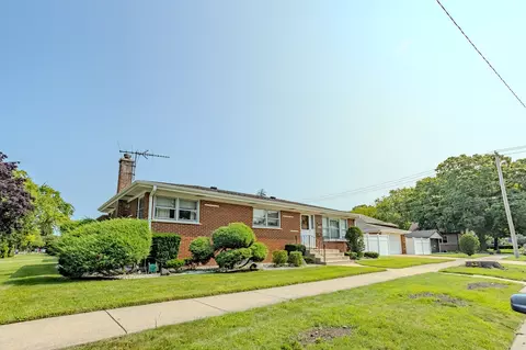 8901 Moody Ave, Morton Grove, IL 60053