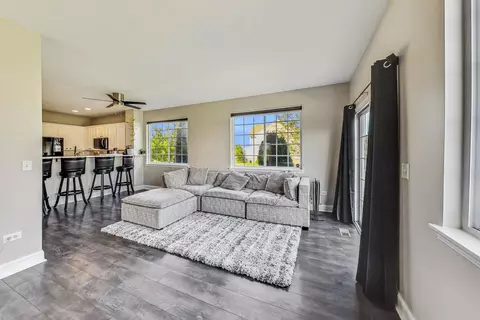 800 Daniel Dr, Minooka, IL 60447 photo 7