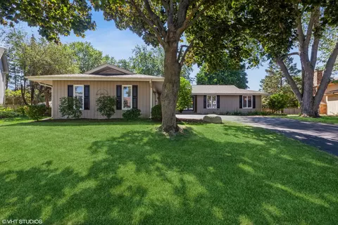 1120 Laureli Cir, Naperville, IL 60540
