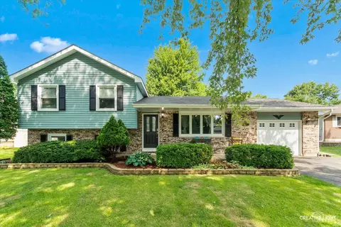 110 Kevin Ln, Oswego, IL 60543