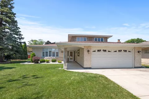 9208 S Komensky Ave, Oak Lawn, IL 60453