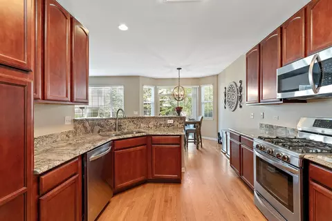 Kitchen - 54 Kelsey Ct, Algonquin, IL 60102 photo 2 of 4