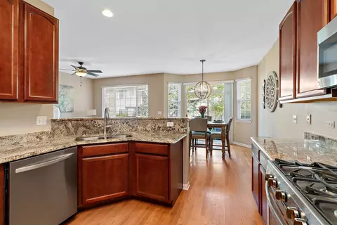 Kitchen - 54 Kelsey Ct, Algonquin, IL 60102 photo 3 of 4