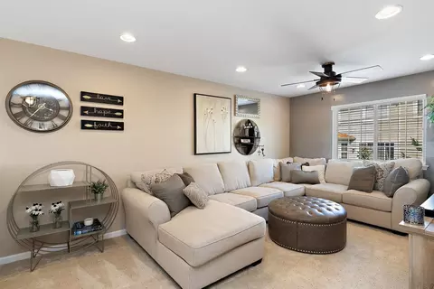 Living - 54 Kelsey Ct, Algonquin, IL 60102 photo 4 of 5