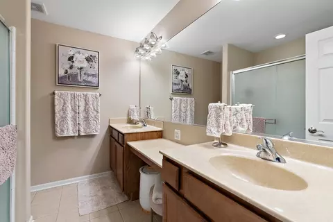 Bath - 54 Kelsey Ct, Algonquin, IL 60102 photo 2 of 3