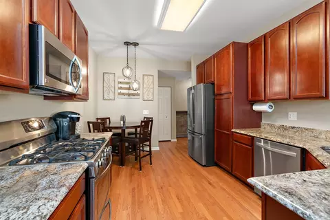Kitchen - 54 Kelsey Ct, Algonquin, IL 60102 photo 4 of 4