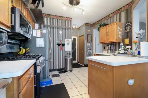 1685 Spaulding Rd, Bartlett, IL 60103 photo 2