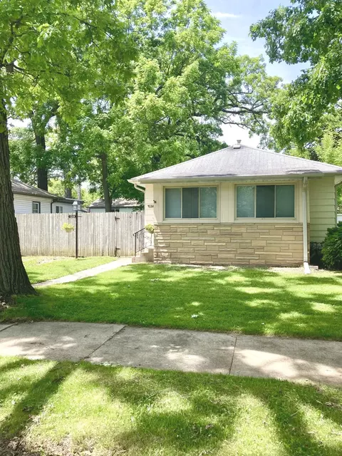 1344 Walnut St, Waukegan, IL 60085