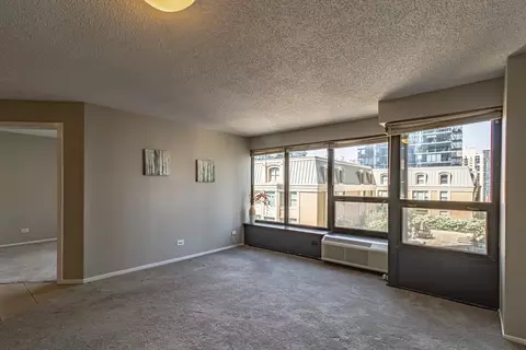 Living - 30 E Huron St #1206, Chicago, IL 60611 photo 2 of 4