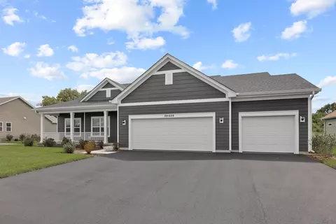 39 W659 Louisa May Alcott Dr, Campton Hills, IL 60175