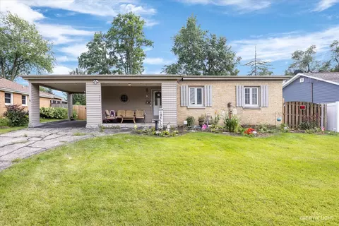 Exterior - 777 Murray Ave, Elgin, IL 60123 photo 2 of 5