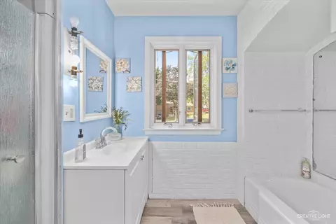 Bath - 777 Murray Ave, Elgin, IL 60123 photo 1 of 1