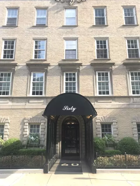 60 E Scott St #303, Chicago, IL 60610