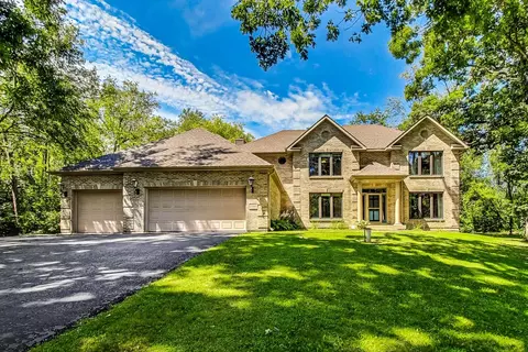 11101 W Riviera Dr, Spring Grove, IL 60081