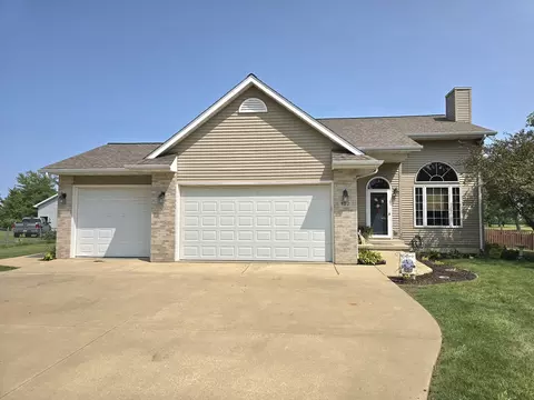 102 N Sixth St, Ashkum, IL 60911