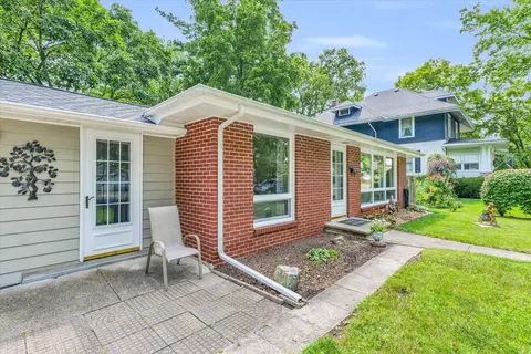 115 E Bond St, Monticello, IL 61856 photo 4