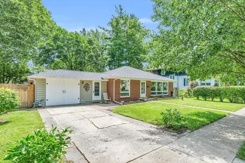 115 E Bond St, Monticello, IL 61856 photo 3