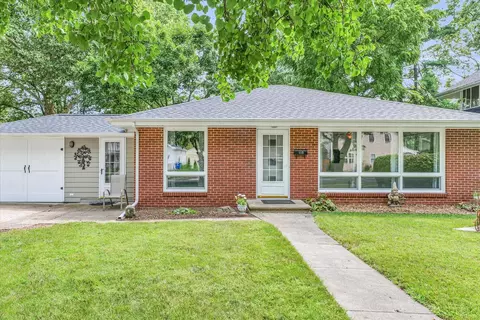 115 E Bond St, Monticello, IL 61856 photo 5