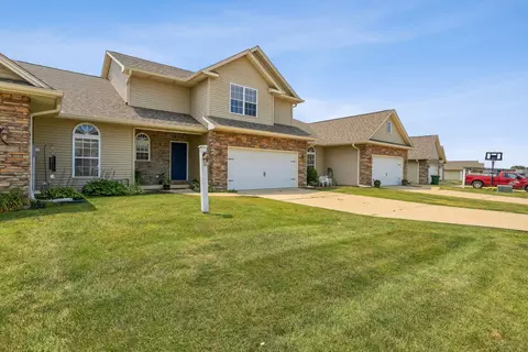 1703 Timber Wolf Ln #B, Mahomet, IL 61853