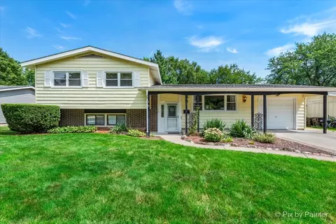 915 Cambridge Ln, Crystal Lake, IL 60014