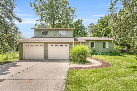 605 Dianne Ct, Mahomet, IL 61853