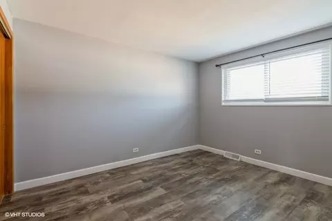 Bedroom - 3 E Judith Ann Dr, Mount Prospect, IL 60056 photo 1 of 3