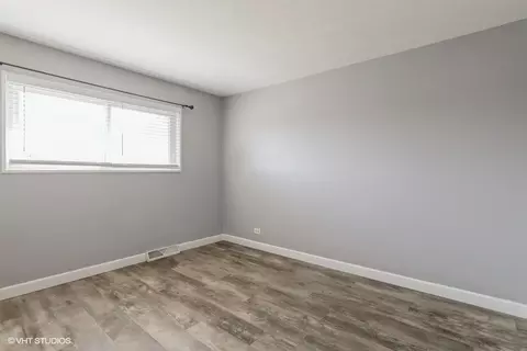 Bedroom - 3 E Judith Ann Dr, Mount Prospect, IL 60056 photo 2 of 3