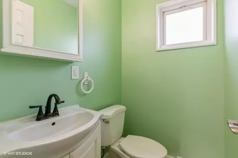 Bath - 3 E Judith Ann Dr, Mount Prospect, IL 60056 photo 1 of 2